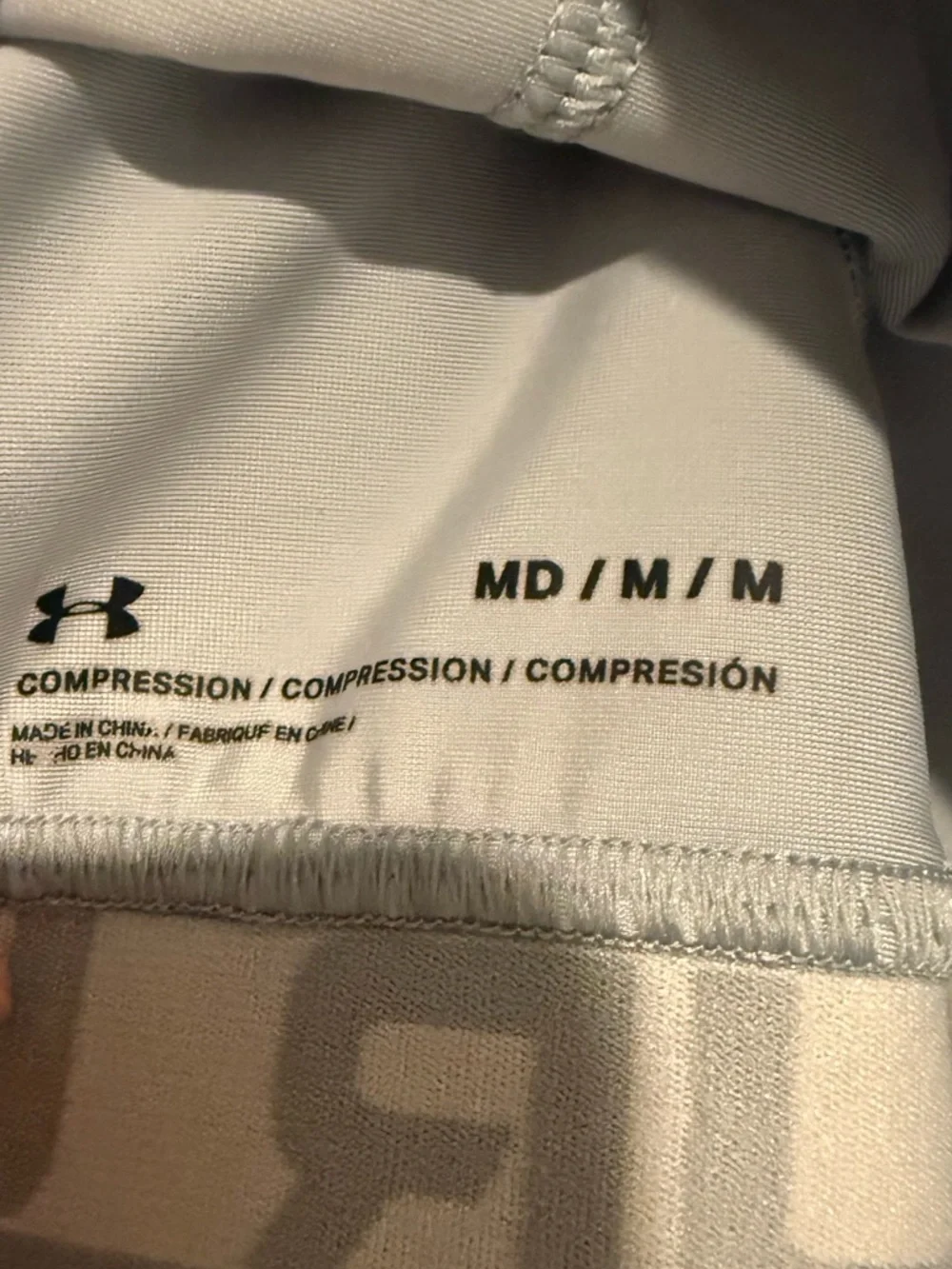 💪 Under Armour Compression Sports Bra – Gray (Size M) - Picture 5 of 5